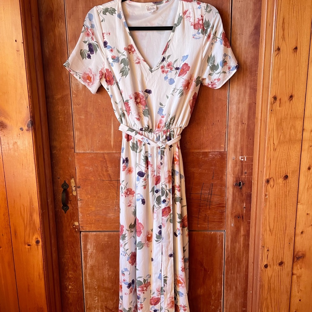 White, Flowery, Dress. Size Small.